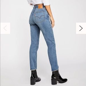 Levi’s Wedgie Straight - Size 28